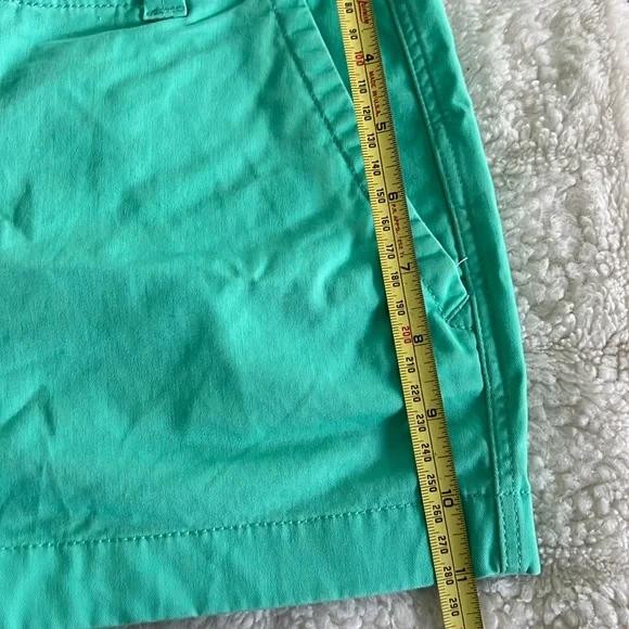 Vineyard Vines, everyday short, women’s size 2 - Picture 4 of 9